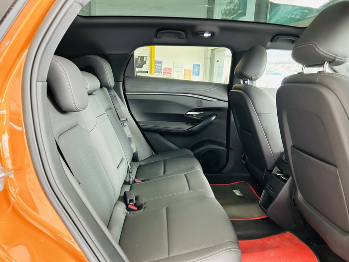 giá xe vinfast vf7 mới nhất