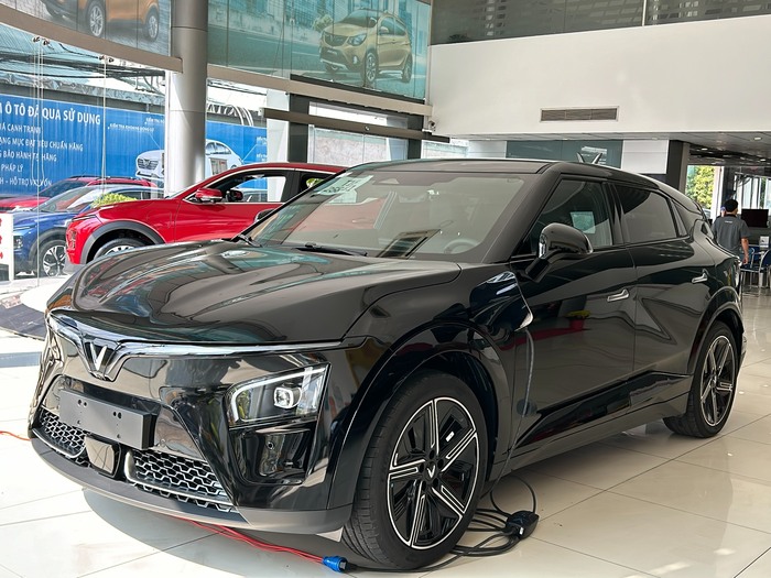 giá xe vinfast vf7 mới nhất
