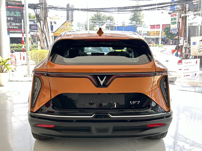 giá xe vinfast vf7 mới nhất
