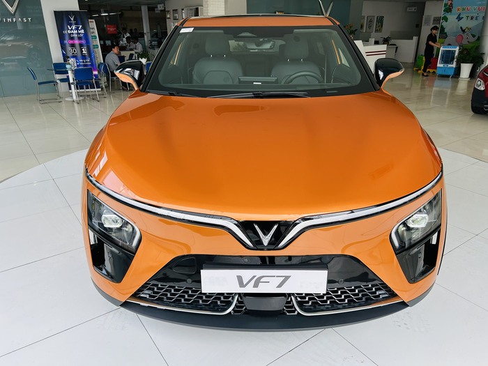 giá xe vinfast vf7 mới nhất