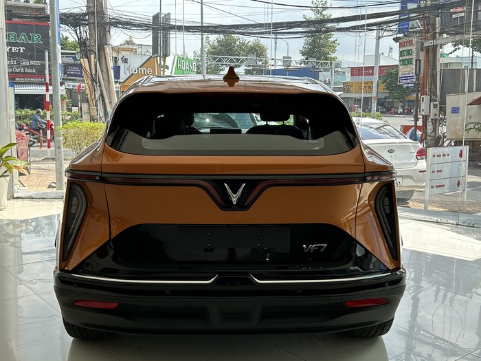 giá xe vinfast vf7 mới nhất