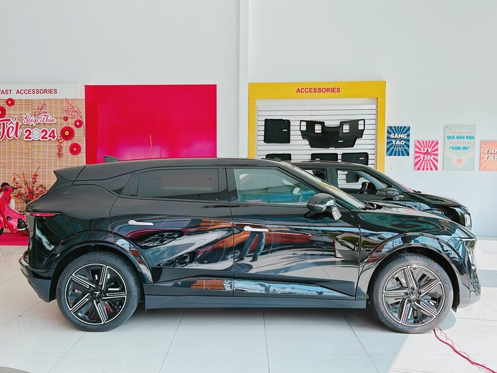 giá xe vinfast vf7 mới nhất