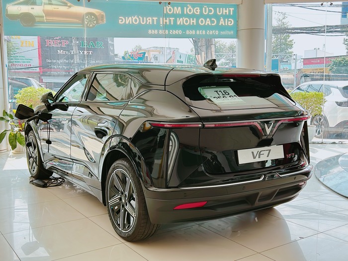 giá xe vinfast vf7 mới nhất