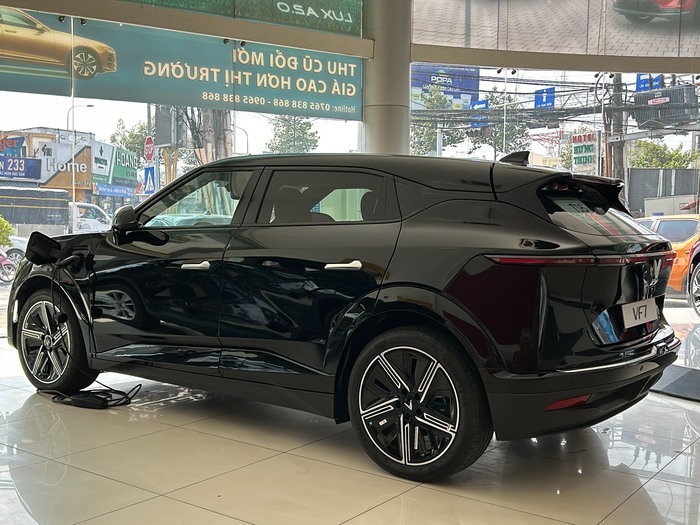 giá xe vinfast vf7 mới nhất