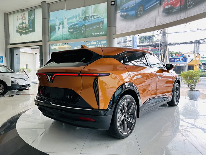 giá xe vinfast vf7 mới nhất