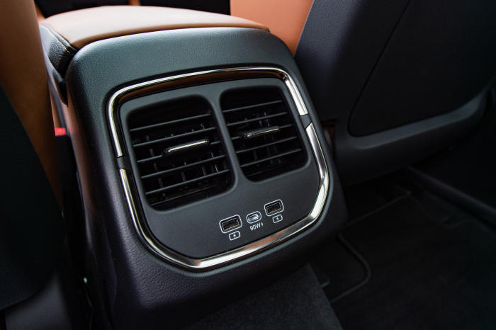 giá xe vinfast vf8 mới nhất